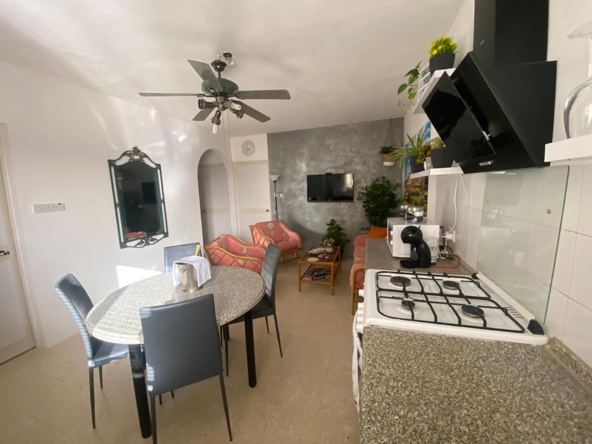 St Paul'S Bay Central Apartment In Qawra Bahía de San Pablo Exterior foto