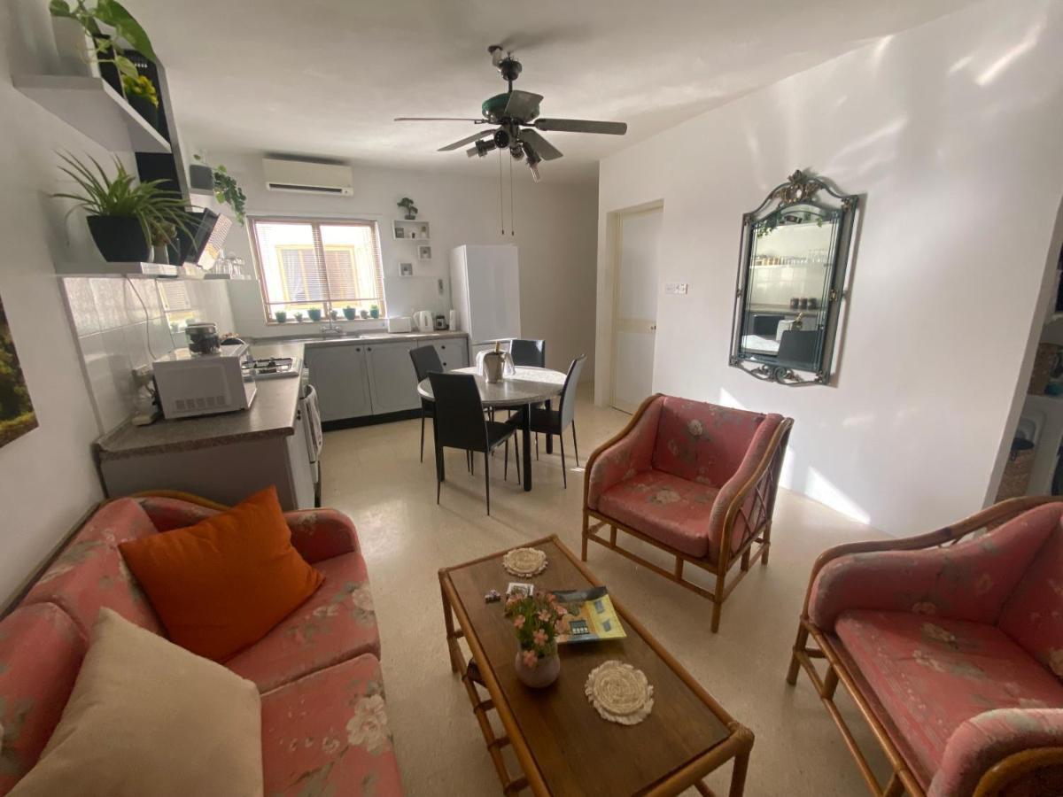 St Paul'S Bay Central Apartment In Qawra Bahía de San Pablo Exterior foto