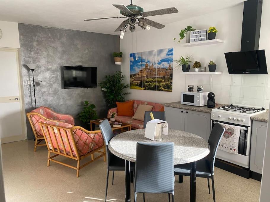 St Paul'S Bay Central Apartment In Qawra Bahía de San Pablo Exterior foto